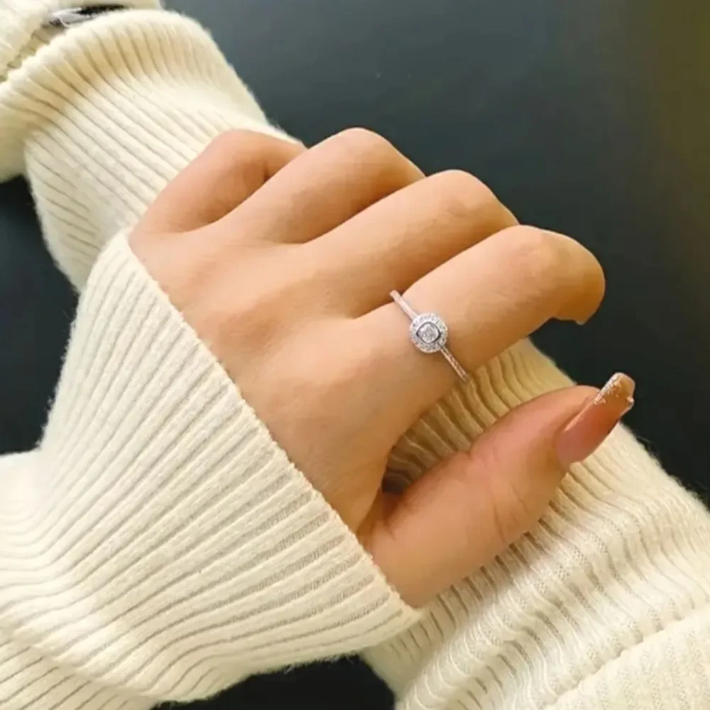 Ladies.925 Sterling silver shining diamond ring sz 6